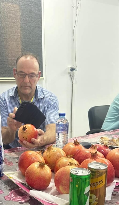 "الزراعة" تستعد لفتح سوق جديد.. وفد جنوب أفريقي يتفقد منظومة صادرات الرمان المصرية 1 IMG 20251002 WA0080