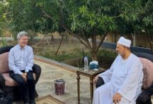 شيخ الأزهر .. يستقبل المفكر العالمي جيفري ساكس بمنزله في الأقصر
