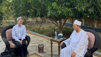 شيخ الأزهر .. يستقبل المفكر العالمي جيفري ساكس بمنزله في الأقصر 10 شيخ الأزهر .. يستقبل المفكر العالمي جيفري ساكس بمنزله في الأقصر