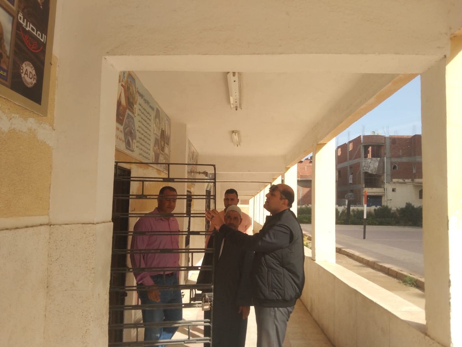 رئيس مدينة دسوق .. يتابع ميدانياً جاهزيات اللجان الانتخابية بنطاق مركز ومدينة دسوق