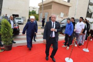 وزير الأوقاف .. يُدلي بصوته في انتخابات مجلس النواب بالتجمع الخامس 7 FB IMG 1763974071202