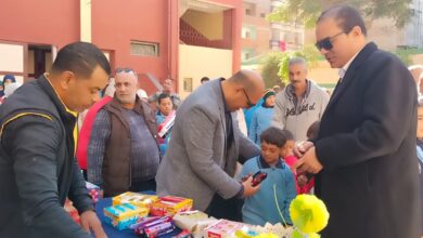 رئيس مدينة دسوق .. يقدم التهنئه ويوزع هدايا لطلاب التربية الفكرية بمناشبة الاحتفال باليوم العالمى لذوى الهمم