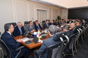 وزير التموين والتجارة الداخلية .. يترأس اجتماعاً لمتابعة منظومة تتبع السلع الأساسية . 7 FB IMG 1766060923819