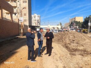 رئيس مدينة دسوق .. يتابع ميدانياً أعمال رصف طريق عمر ابو العز شارع " السلخانة " 3 رئيس مدينة دسوق .. يتابع ميدانياً أعمال رصف طريق عمر ابو العز شارع " السلخانة "