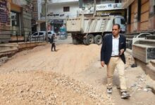 احمد عيسى .. يتابع تطوير شوارع تقسيم الشرطة وبدء فرد طبقة السن تمهيدًا لتركيب بلاط الإنترلوك بكفر الشيخ