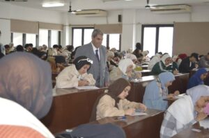 عميد معهد طيبة العالي لتكنولوجيا الإدارة والمعلومات يتفقد لجان الامتحانات وسط انضباط كامل