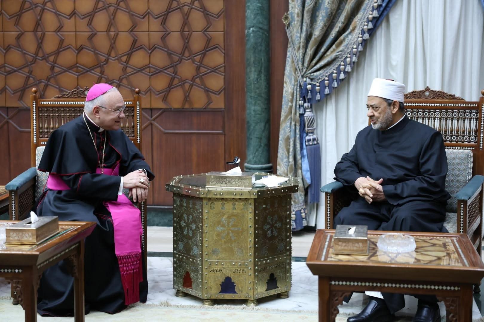 فضيلة الإمام الأكبر شيخ الأزهر .. رمز الوسطية والسماحة والسلام