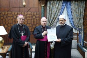 فضيلة الإمام الأكبر شيخ الأزهر .. رمز الوسطية والسماحة والسلام 5 فضيلة الإمام الأكبر شيخ الأزهر .. رمز الوسطية والسماحة والسلام