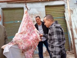 حملات تموينية موسعة بكفر الشيخ تسفر عن ضبط لحوم ذبح خارج السلخانة وتحرير محاضر متنوعة