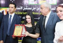 القمة العالمية للمرأة والشباب تكرّم المطربة ندى المنسي صاحبة الأداء الوطني المشرف أمام الرئيس السيسي