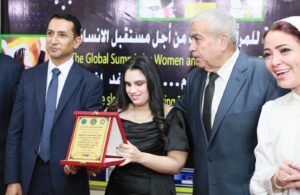 القمة العالمية للمرأة والشباب تكرّم المطربة ندى المنسي صاحبة الأداء الوطني المشرف أمام الرئيس السيسي