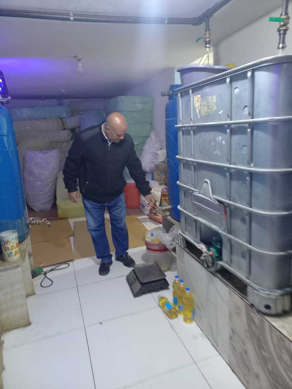 ضبط مصنع غير مرخص لتعبئة المواد الغذائية بكفر الشيخ