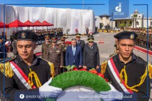 محافظ الإسكندرية .. يشهد وضع إكليل من الزهور على النصب التذكاري لشهداء الشرطة