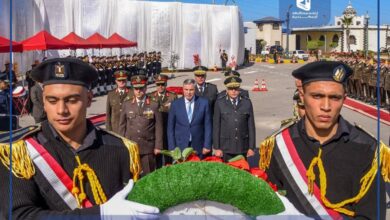 محافظ الإسكندرية .. يشهد وضع إكليل من الزهور على النصب التذكاري لشهداء الشرطة