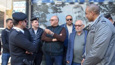 محافظ الإسكندرية .. يقود حملة مفاجئة لوقف فرز القمامة وسط الكتل السكنية بحي منتزه أول 3 محافظ الإسكندرية .. يقود حملة مفاجئة لوقف فرز القمامة وسط الكتل السكنية بحي منتزه أول