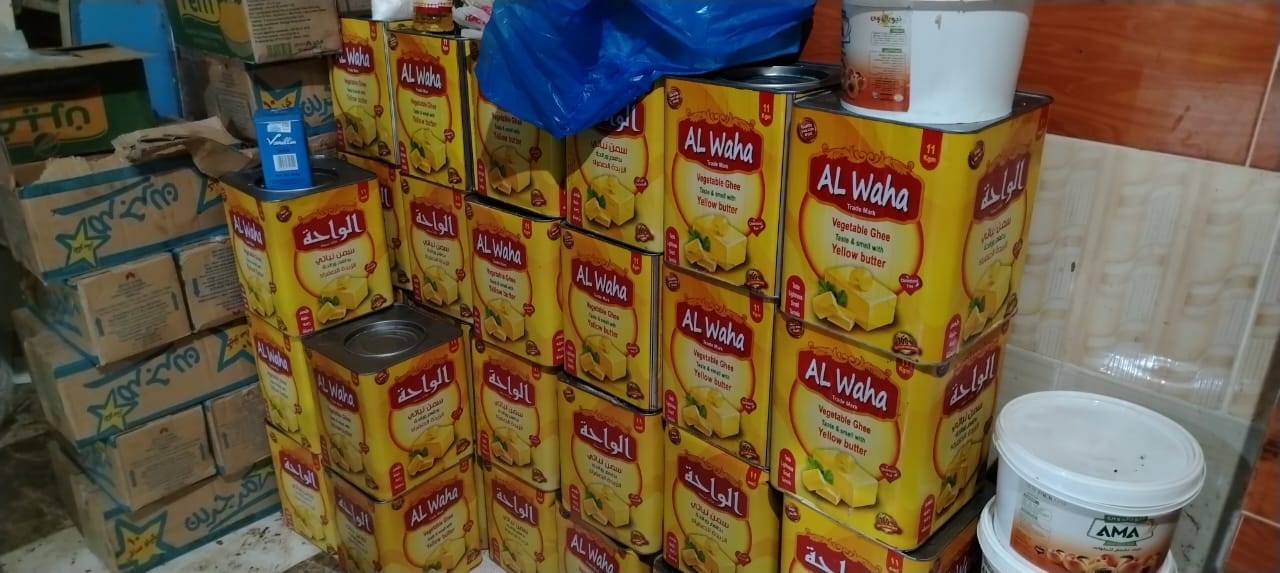 ضبط 2200 كجم سمن نباتي معبأء بصفايح مجهول المصدر بحملات تموينية بكفر الشيخ