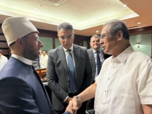 رئيس المحكمة العليا بالفلبين .. يستقبل وزير الأوقاف لبحث تدريب القضاة الشرعيين بأكاديمية الأوقاف الدولية 5 FB IMG 1776072915346